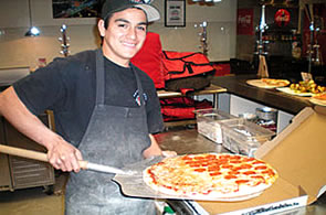 Vicinis Pizza male employee
